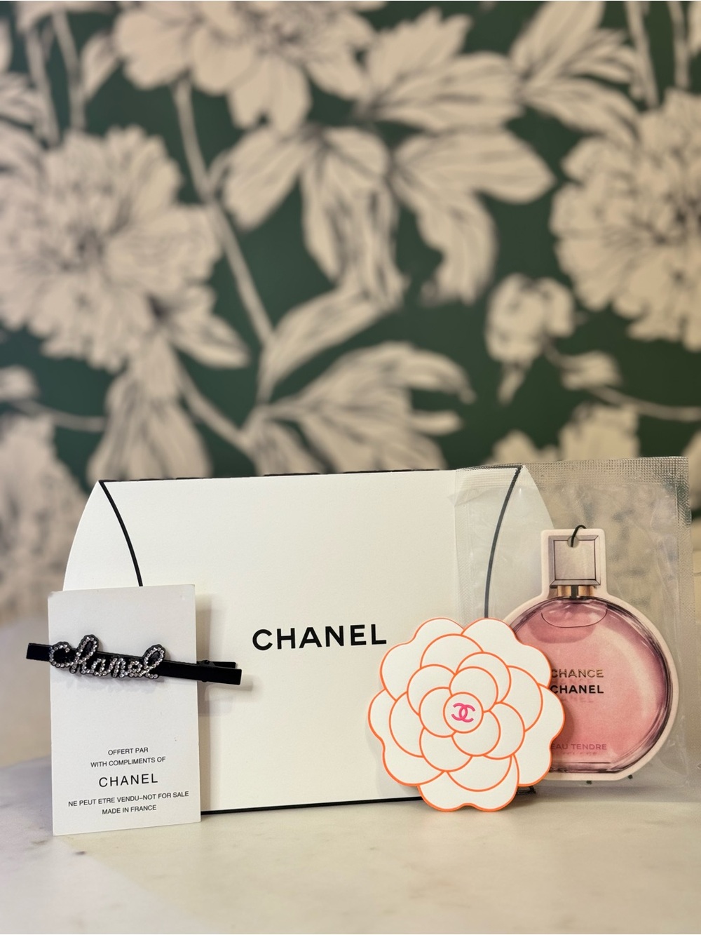 Chanel Beaute Gift Set: Hair Pin, Box, Freshie & 2026 Camelia Sticker NEW